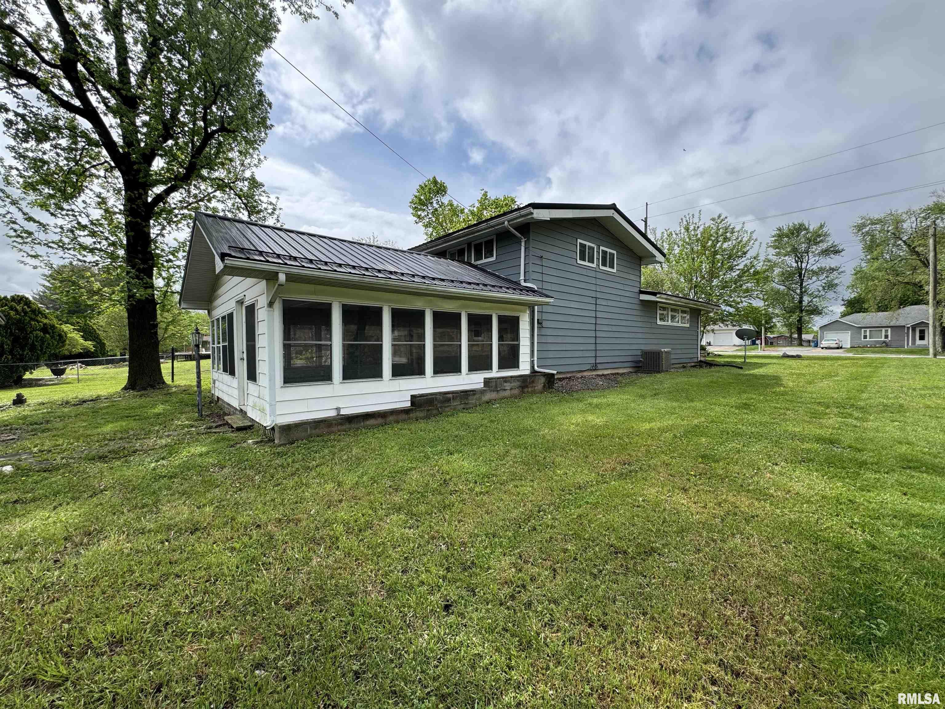 411 Springfield Avenue Anna, IL 62906 - Photo 2 of 23