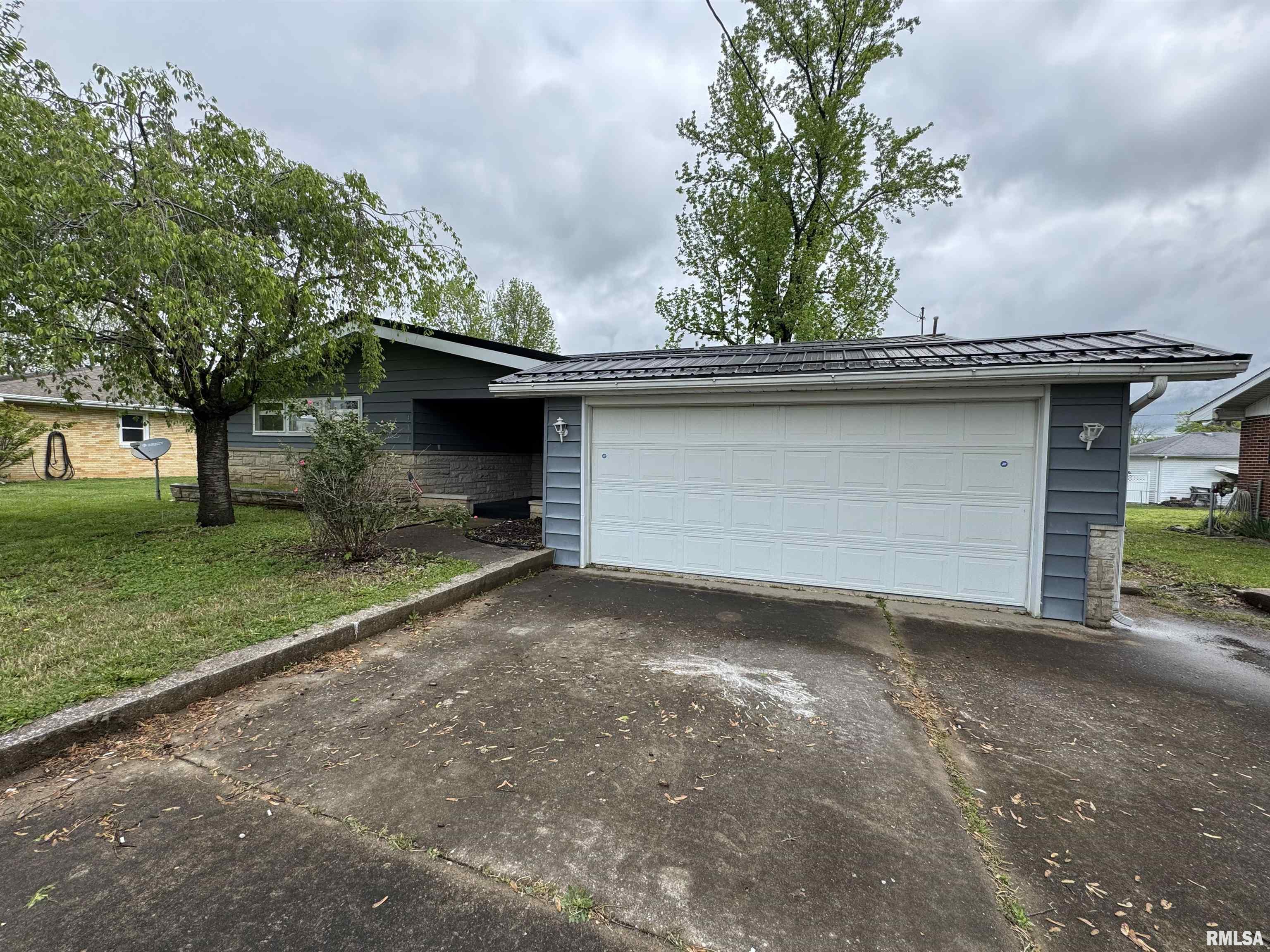 411 Springfield Avenue Anna, IL 62906 - Photo 3 of 23