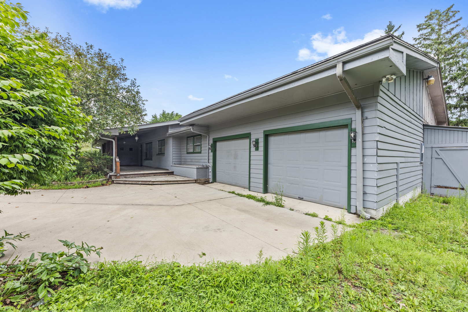 2 Baker Street Kankakee, IL 60901 - Photo 2 of 17 front view of a house with a yard