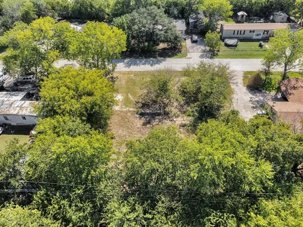a view of a garden with flowers