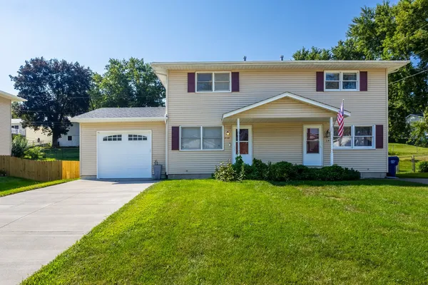 $199,900 | 3109 Sunburst Drive, Bettendorf, IA 52722