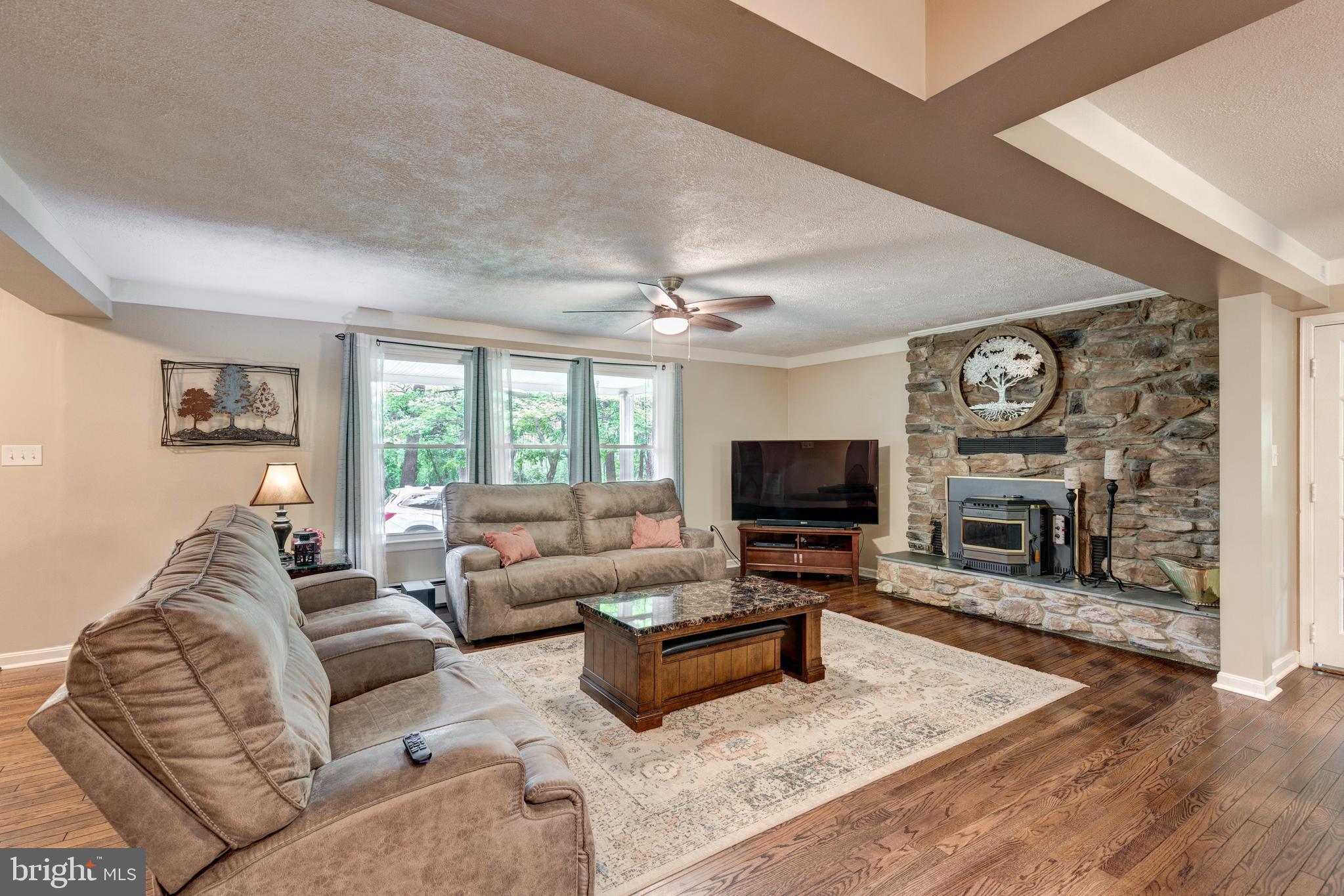 622 Stone Road Westminster, MD 21158 - Photo 12 of 76 Large open living room