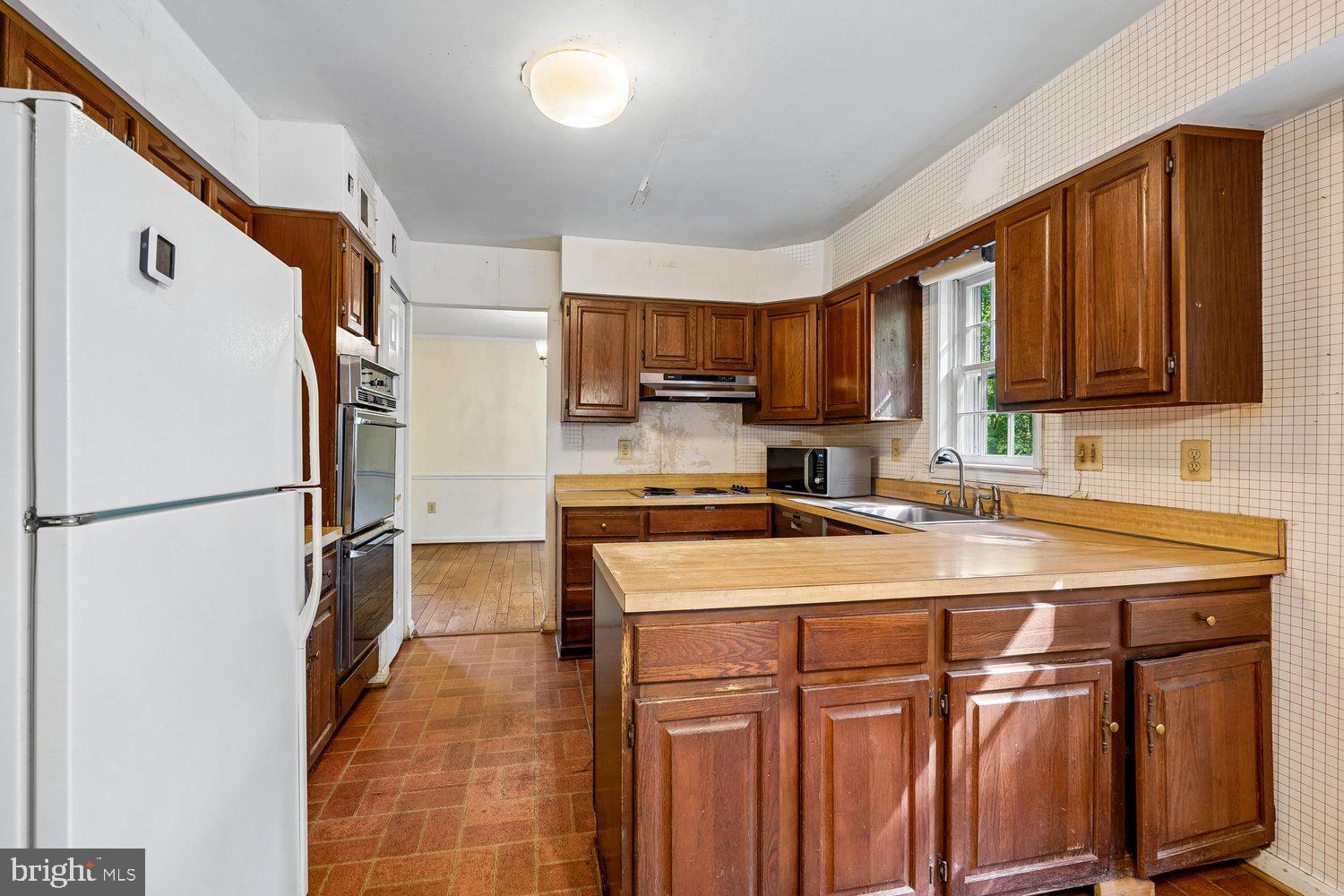 10802 Dayflower Court Reston, VA 20191 - Photo 10 of 44 Kitchen