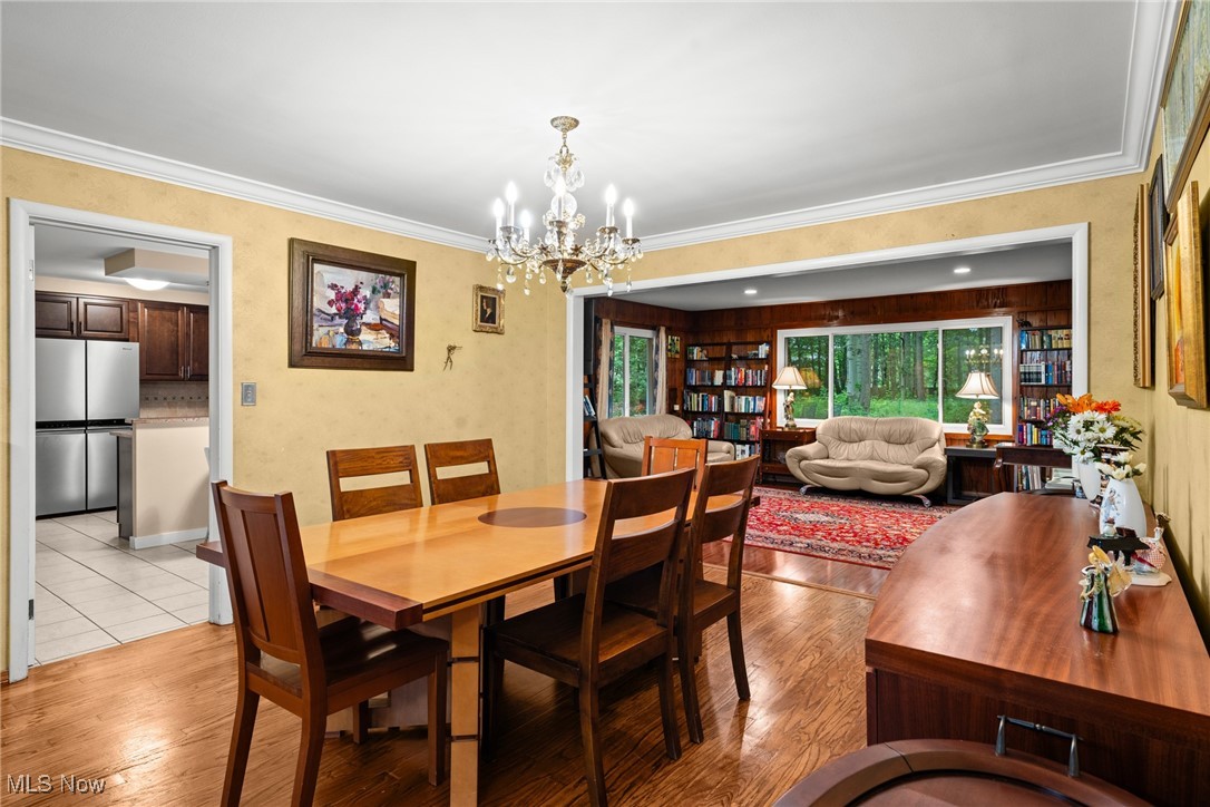 32081 Cedar Road Cleveland, OH 44124 - Photo 10 of 39 Dining Room