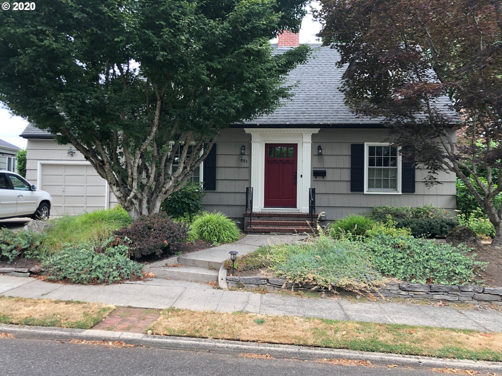 651 Southwest Evans Street Portland, OR 97219 - Photo 1 of 32 Gallery Image 1