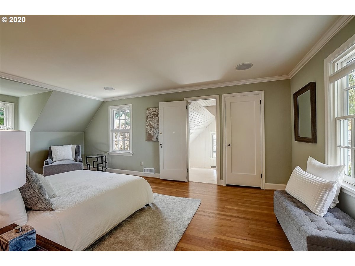 651 Southwest Evans Street Portland, OR 97219 - Photo 14 of 32 Gallery Image 14