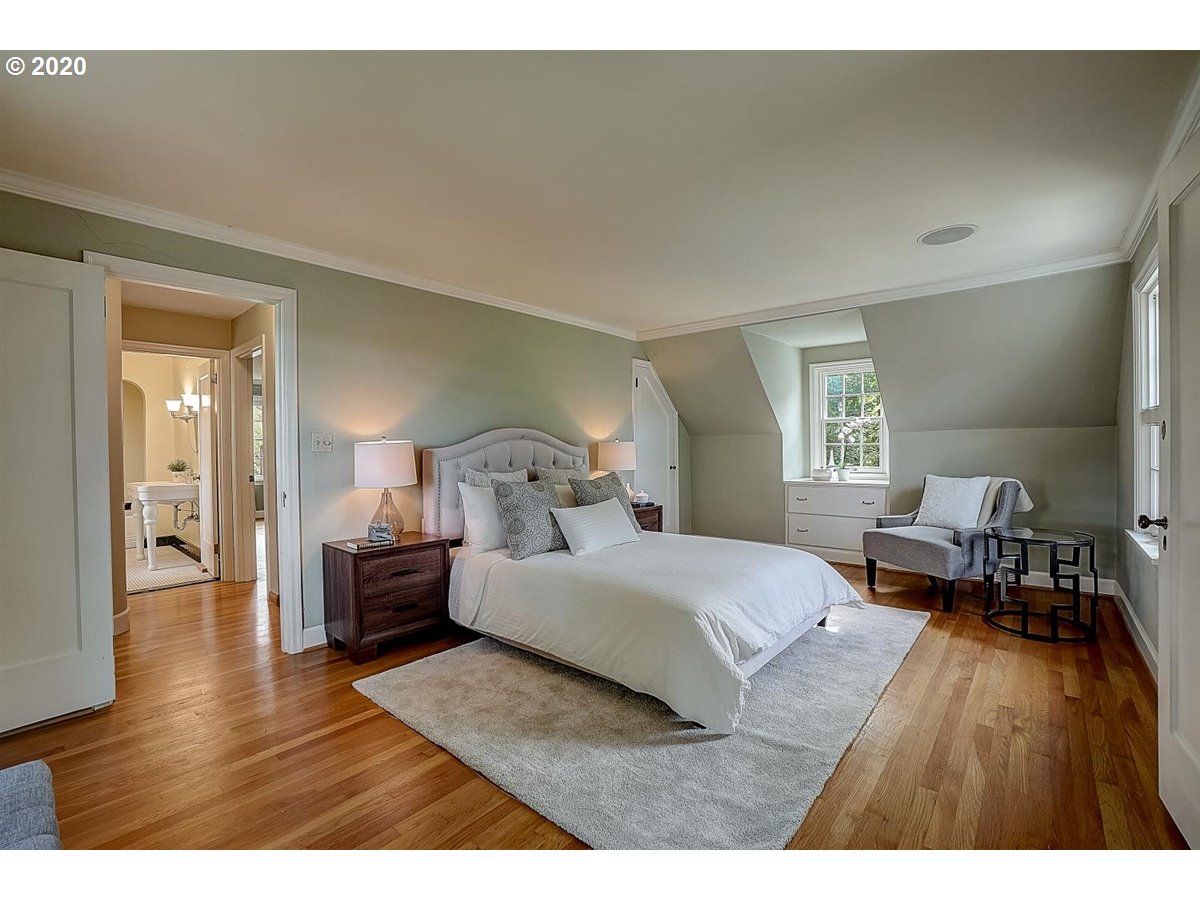 651 Southwest Evans Street Portland, OR 97219 - Photo 15 of 32 Gallery Image 15