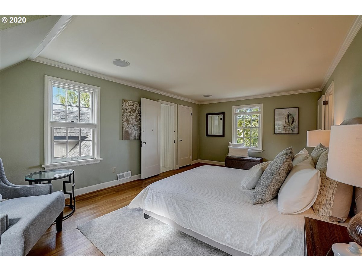651 Southwest Evans Street Portland, OR 97219 - Photo 17 of 32 Gallery Image 17