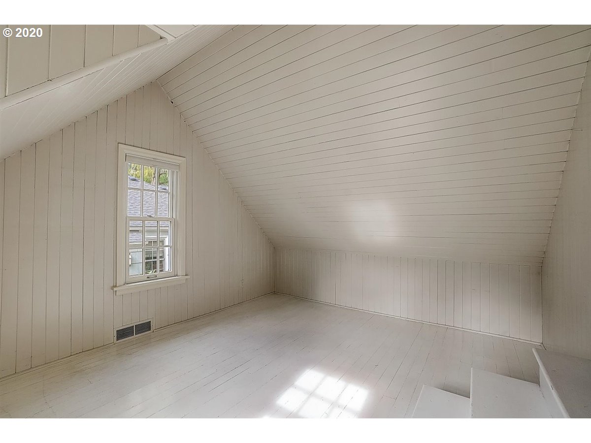 651 Southwest Evans Street Portland, OR 97219 - Photo 19 of 32 Gallery Image 19