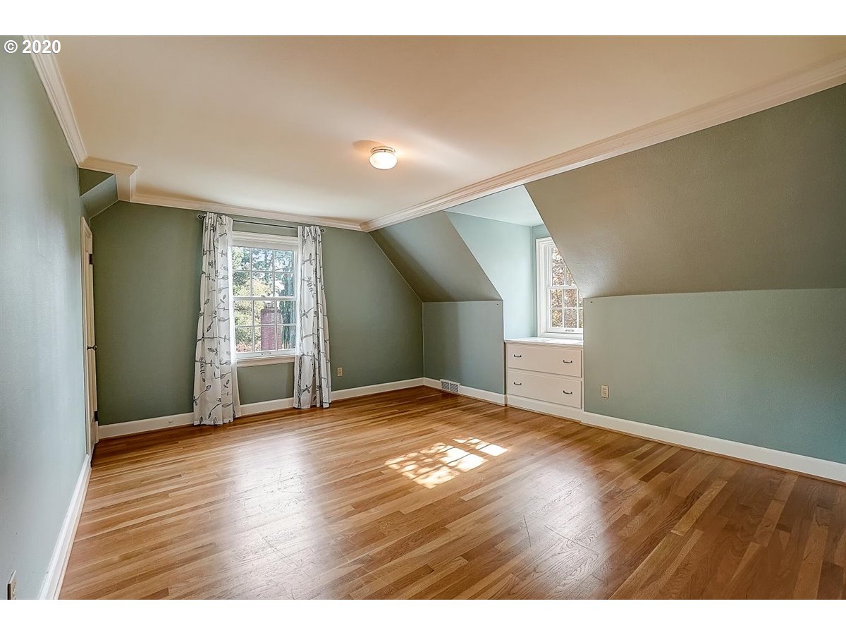 651 Southwest Evans Street Portland, OR 97219 - Photo 22 of 32 Gallery Image 22