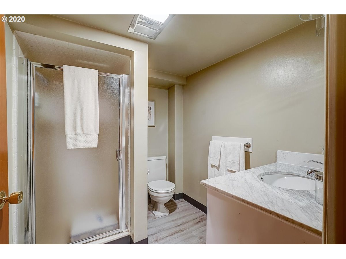 651 Southwest Evans Street Portland, OR 97219 - Photo 27 of 32 Gallery Image 27