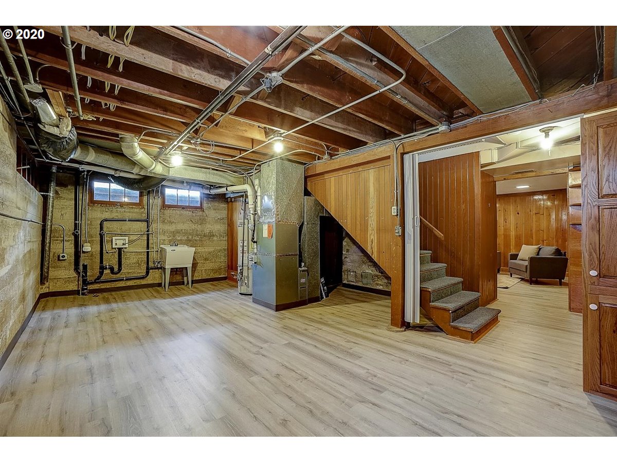 651 Southwest Evans Street Portland, OR 97219 - Photo 28 of 32 Gallery Image 28