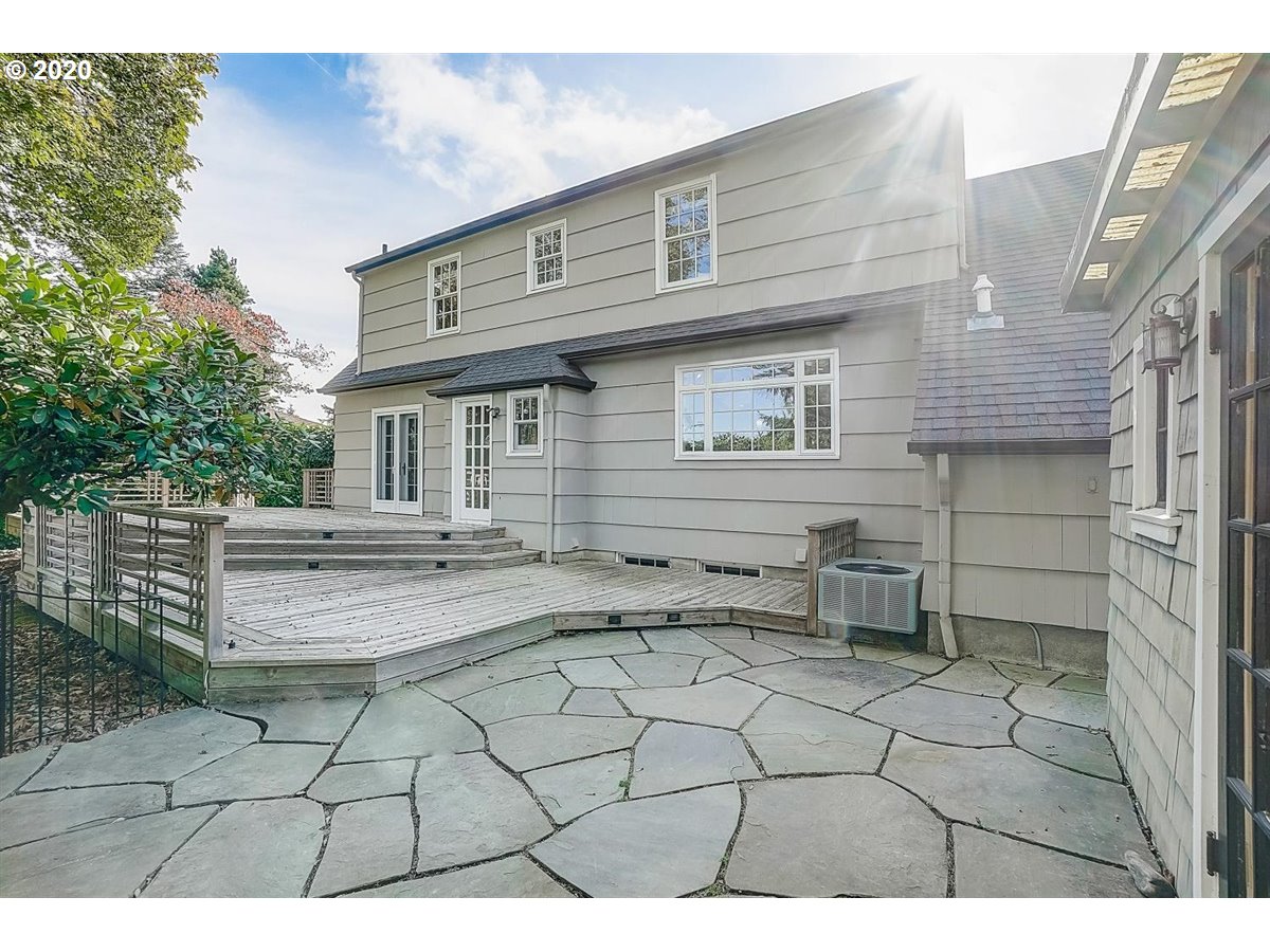 651 Southwest Evans Street Portland, OR 97219 - Photo 30 of 32 Gallery Image 30