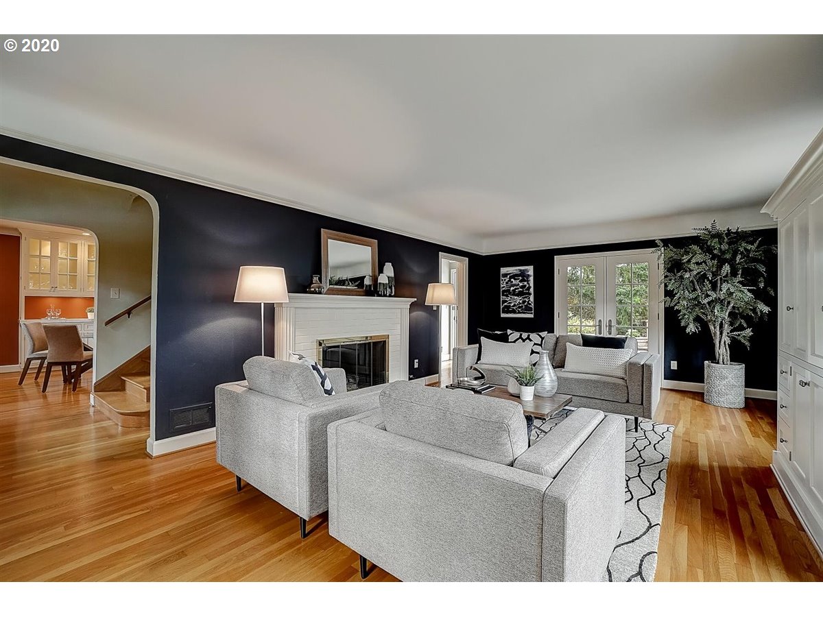 651 Southwest Evans Street Portland, OR 97219 - Photo 4 of 32 Gallery Image 4