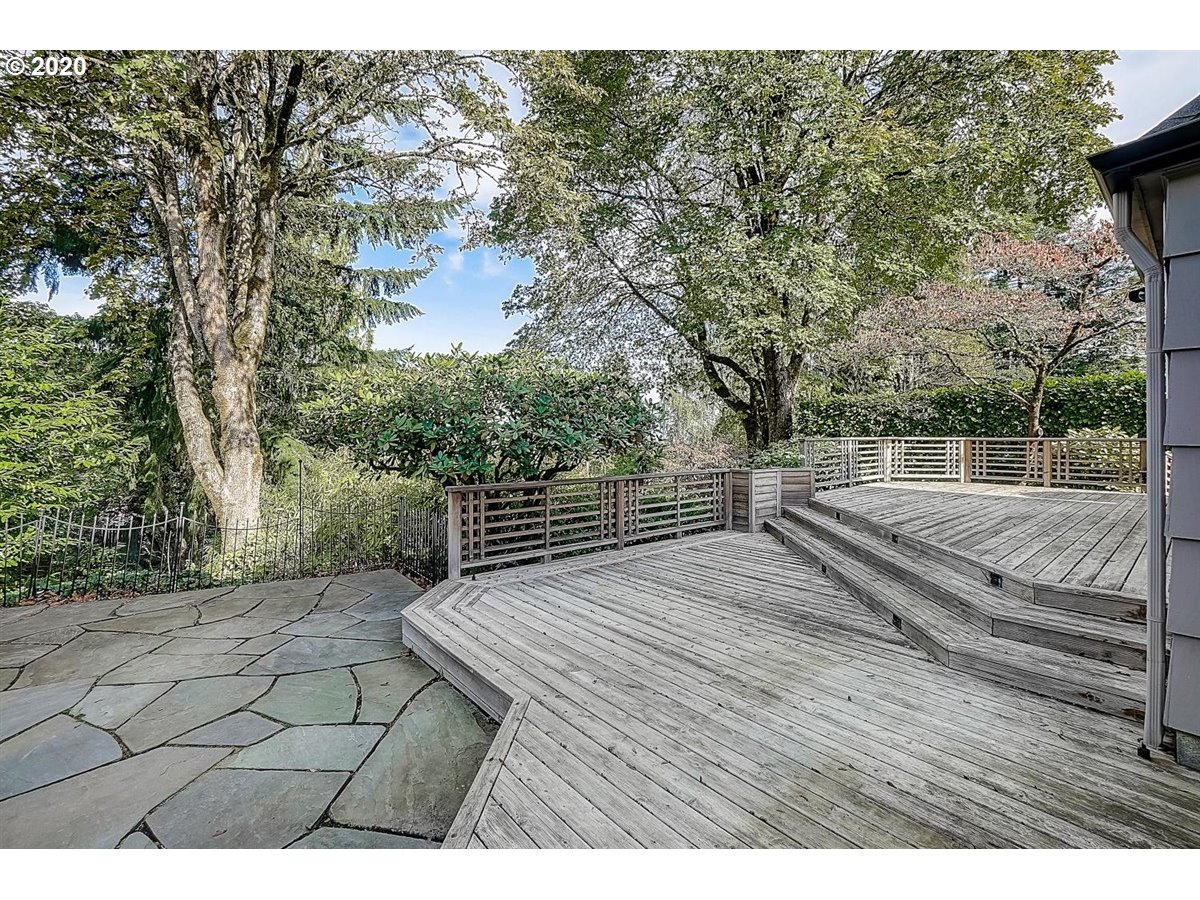 651 Southwest Evans Street Portland, OR 97219 - Photo 31 of 32 Gallery Image 31