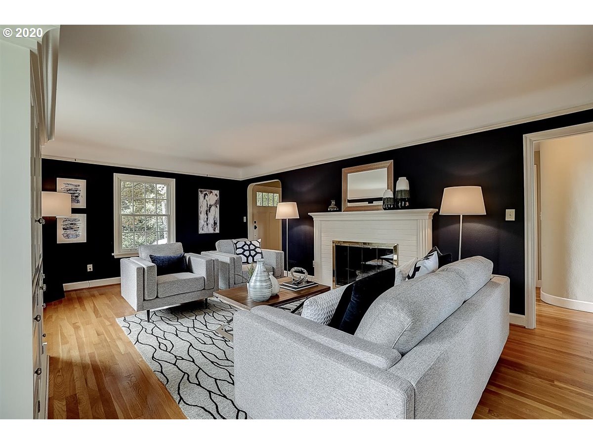 651 Southwest Evans Street Portland, OR 97219 - Photo 5 of 32 Gallery Image 5