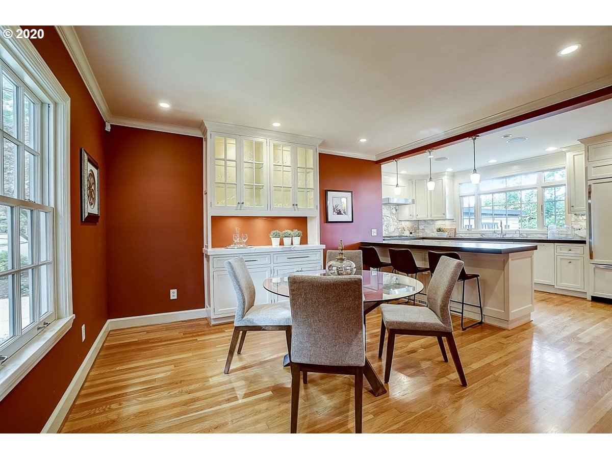 651 Southwest Evans Street Portland, OR 97219 - Photo 7 of 32 Gallery Image 7