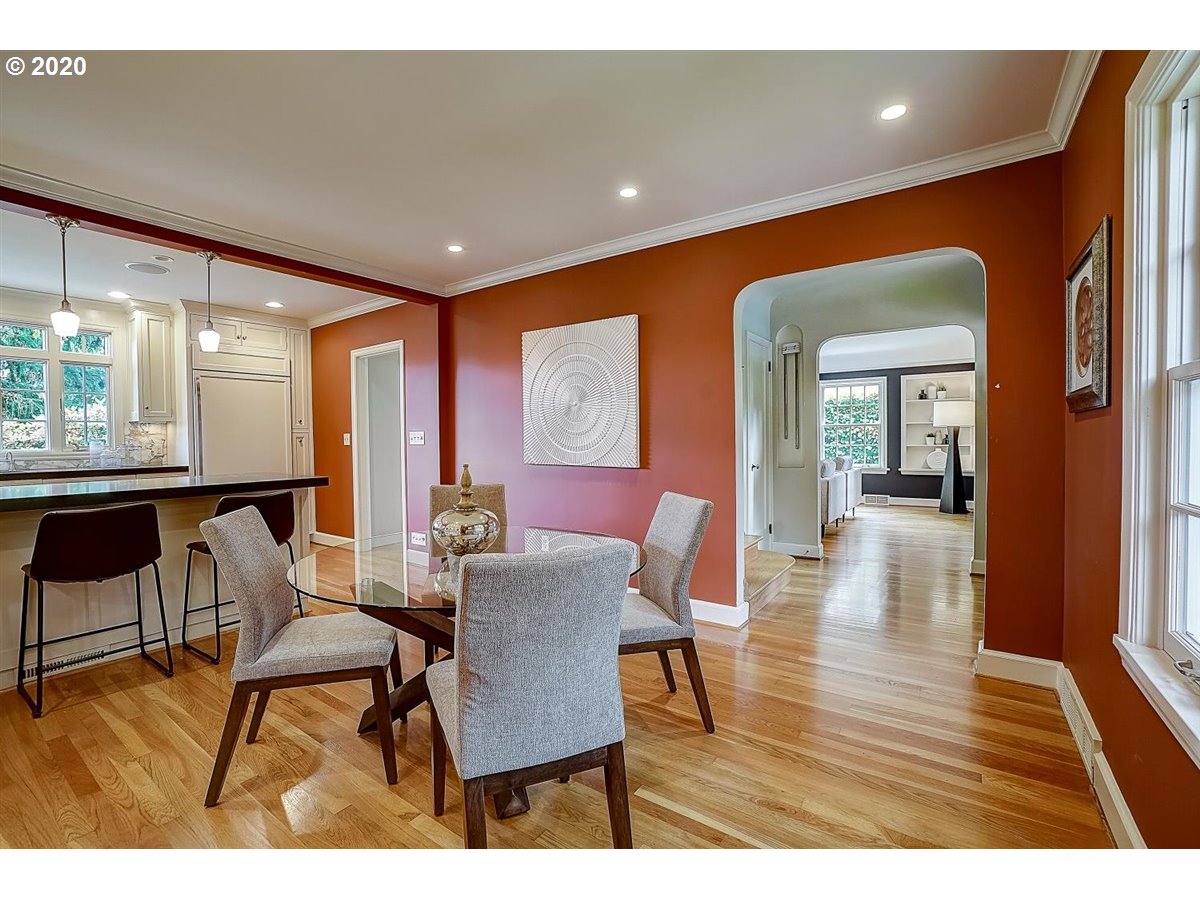 651 Southwest Evans Street Portland, OR 97219 - Photo 8 of 32 Gallery Image 8