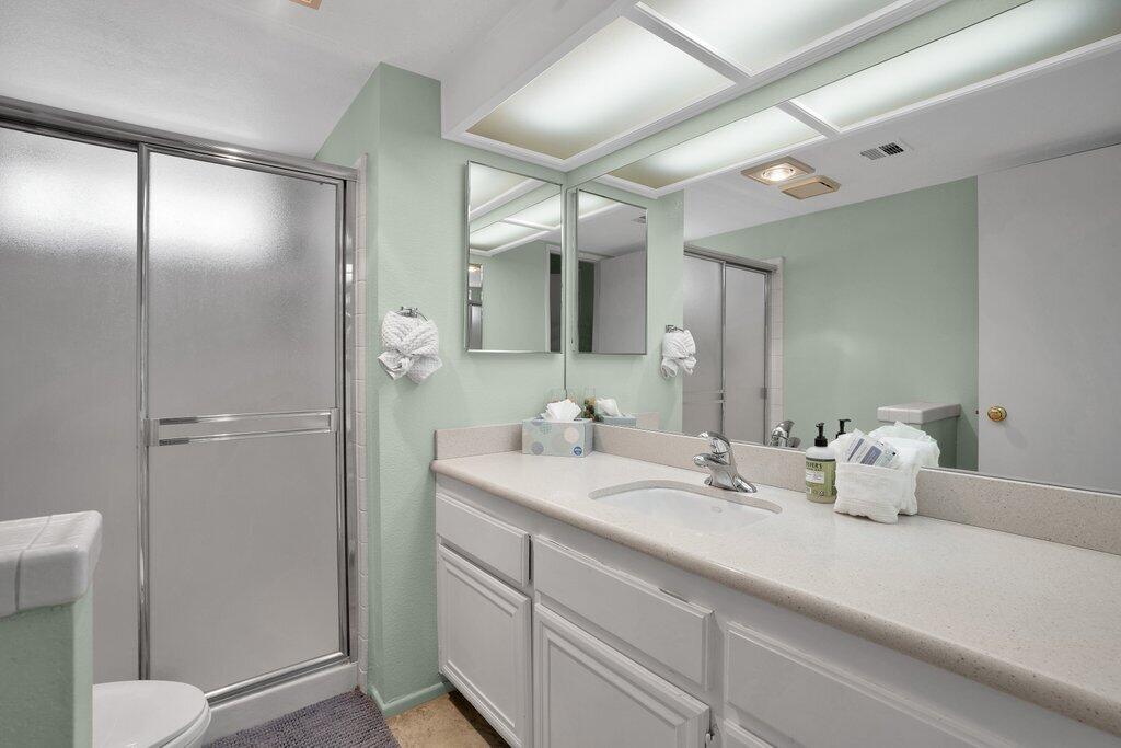 41071 Preston Trail Palm Desert, CA 92211 - Photo 7 of 29 a bathroom with a sink and a mirror