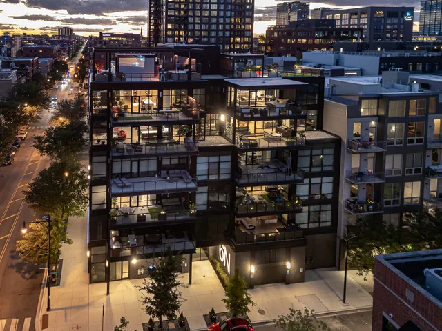 $3,100,000 | 6 North Carpenter Street, Unit 5B, Chicago, IL 60607