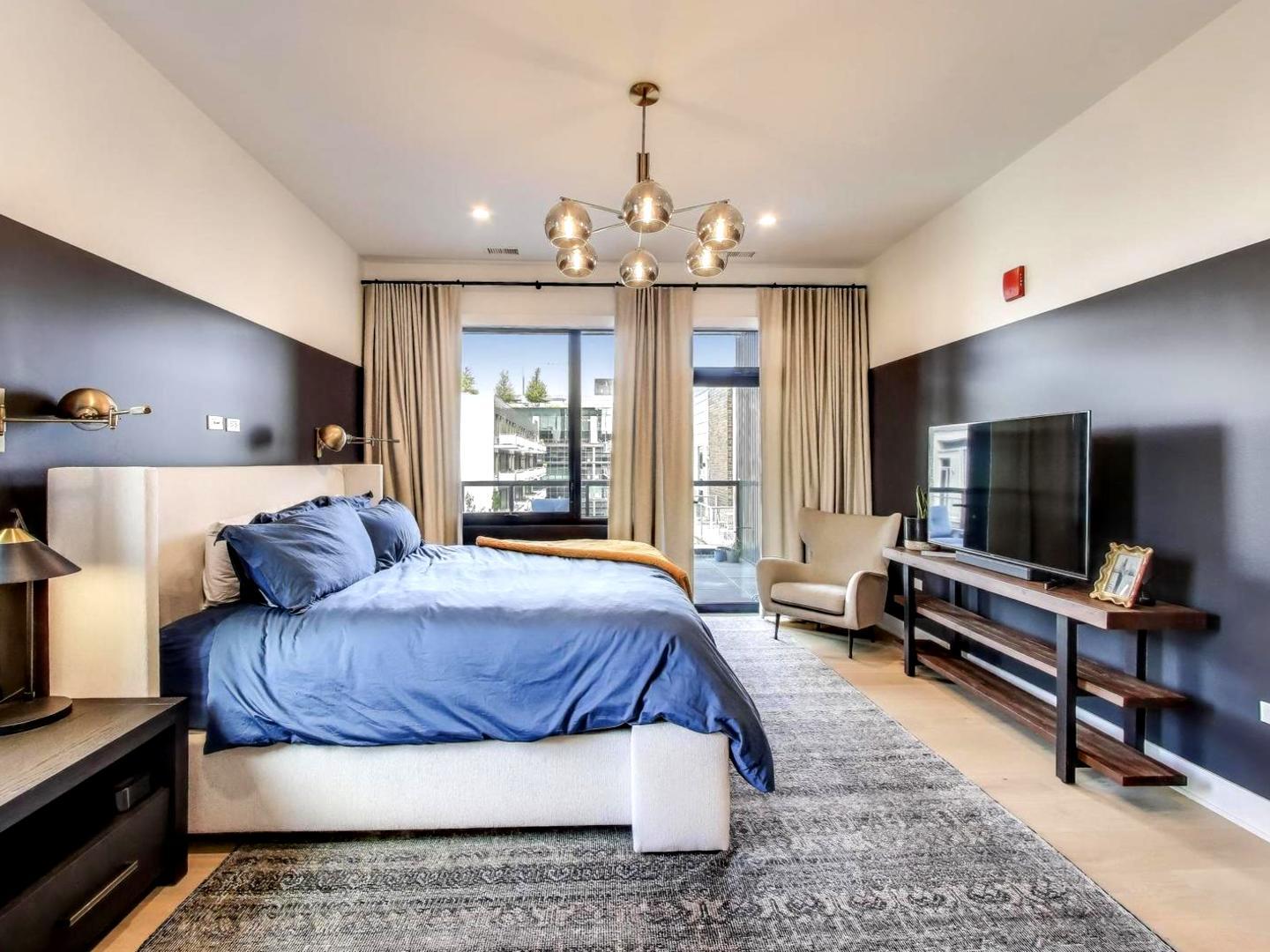 6 North Carpenter Street, Unit 5B Chicago, IL 60607 - Photo 15 of 40 a living room with a bed and flat screen tv