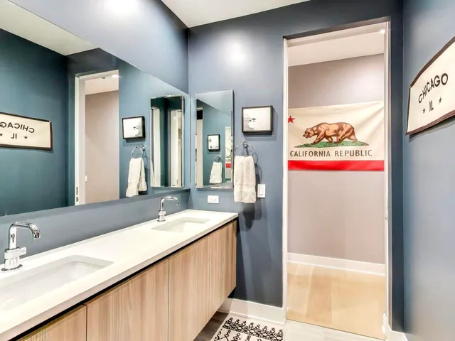 $3,100,000 | 6 North Carpenter Street, Unit 5B, Chicago, IL 60607