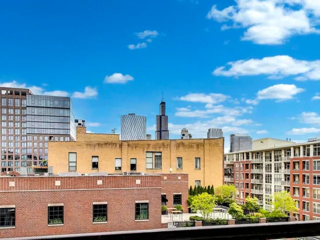 $3,100,000 | 6 North Carpenter Street, Unit 5B, Chicago, IL 60607
