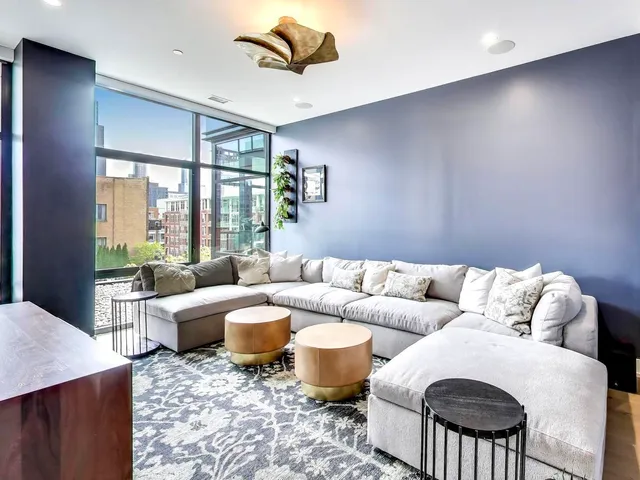 $3,100,000 | 6 North Carpenter Street, Unit 5B, Chicago, IL 60607