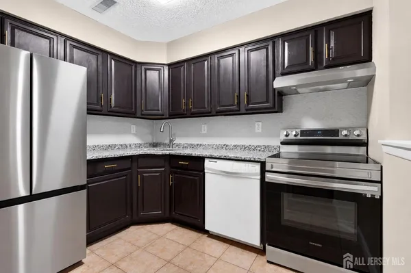 $399,900 | 619 Aspen Drive, Plainsboro, NJ 08536