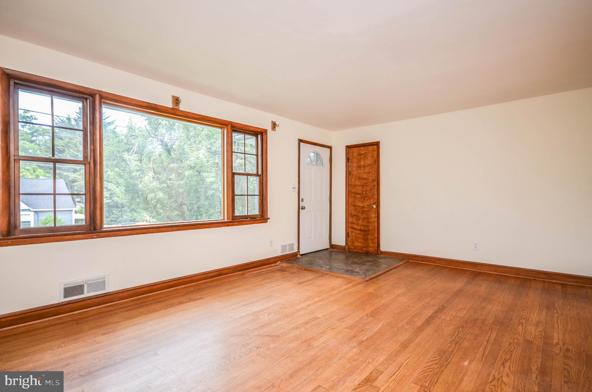 2034 Glen Ross Road Silver Spring, MD 20910 - Photo 3 of 40