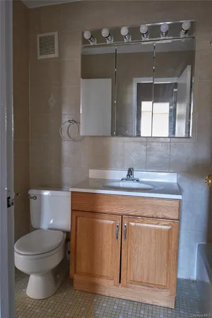 $2,500 | 2 Consulate Drive, Unit 1J, Tuckahoe, NY 10707