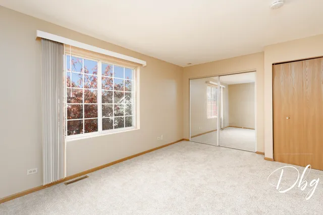 $215,000 | 31 South Treehouse Lane, Unit 31, Round Lake, IL 60073