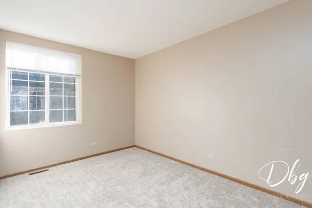 $215,000 | 31 South Treehouse Lane, Unit 31, Round Lake, IL 60073