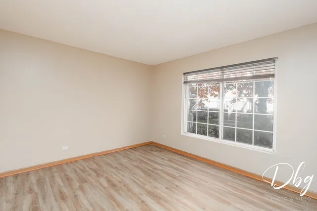 $215,000 | 31 South Treehouse Lane, Unit 31, Round Lake, IL 60073