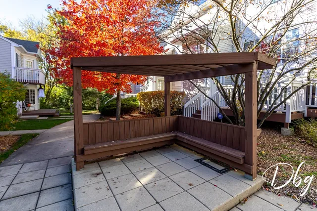 $215,000 | 31 South Treehouse Lane, Unit 31, Round Lake, IL 60073