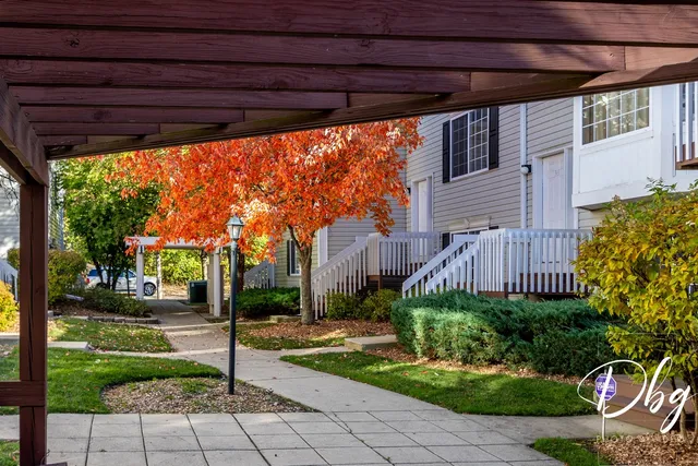 $215,000 | 31 South Treehouse Lane, Unit 31, Round Lake, IL 60073