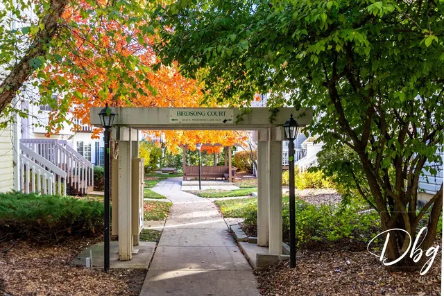 $215,000 | 31 South Treehouse Lane, Unit 31, Round Lake, IL 60073