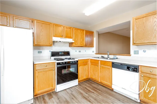 $215,000 | 31 South Treehouse Lane, Unit 31, Round Lake, IL 60073