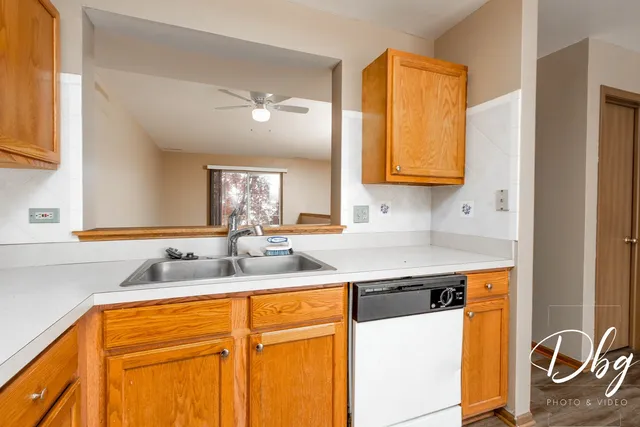 $215,000 | 31 South Treehouse Lane, Unit 31, Round Lake, IL 60073