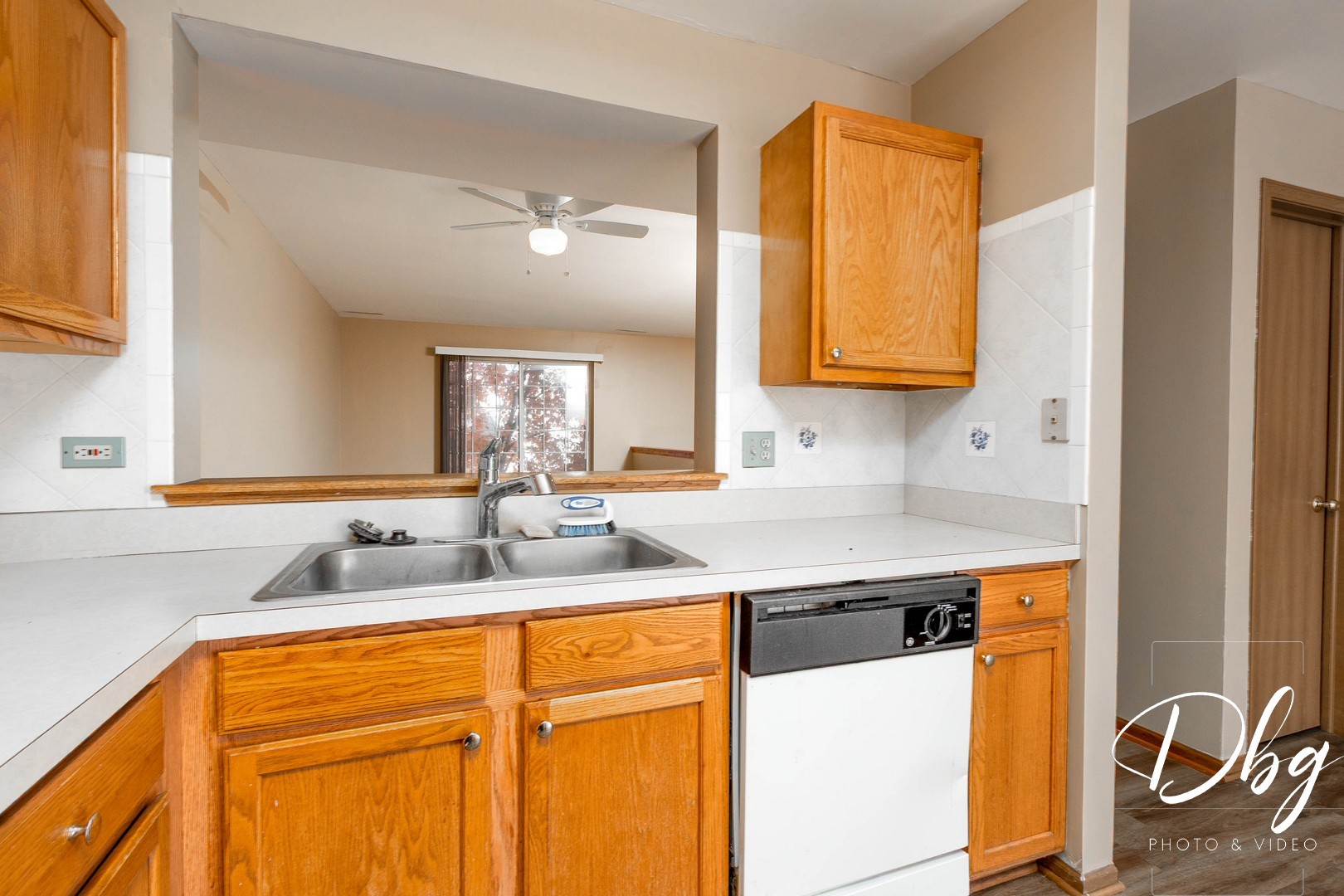 31 South Treehouse Lane, Unit 31 Round Lake, IL 60073 - Photo 9 of 26 a bathroom with a sink and a mirror
