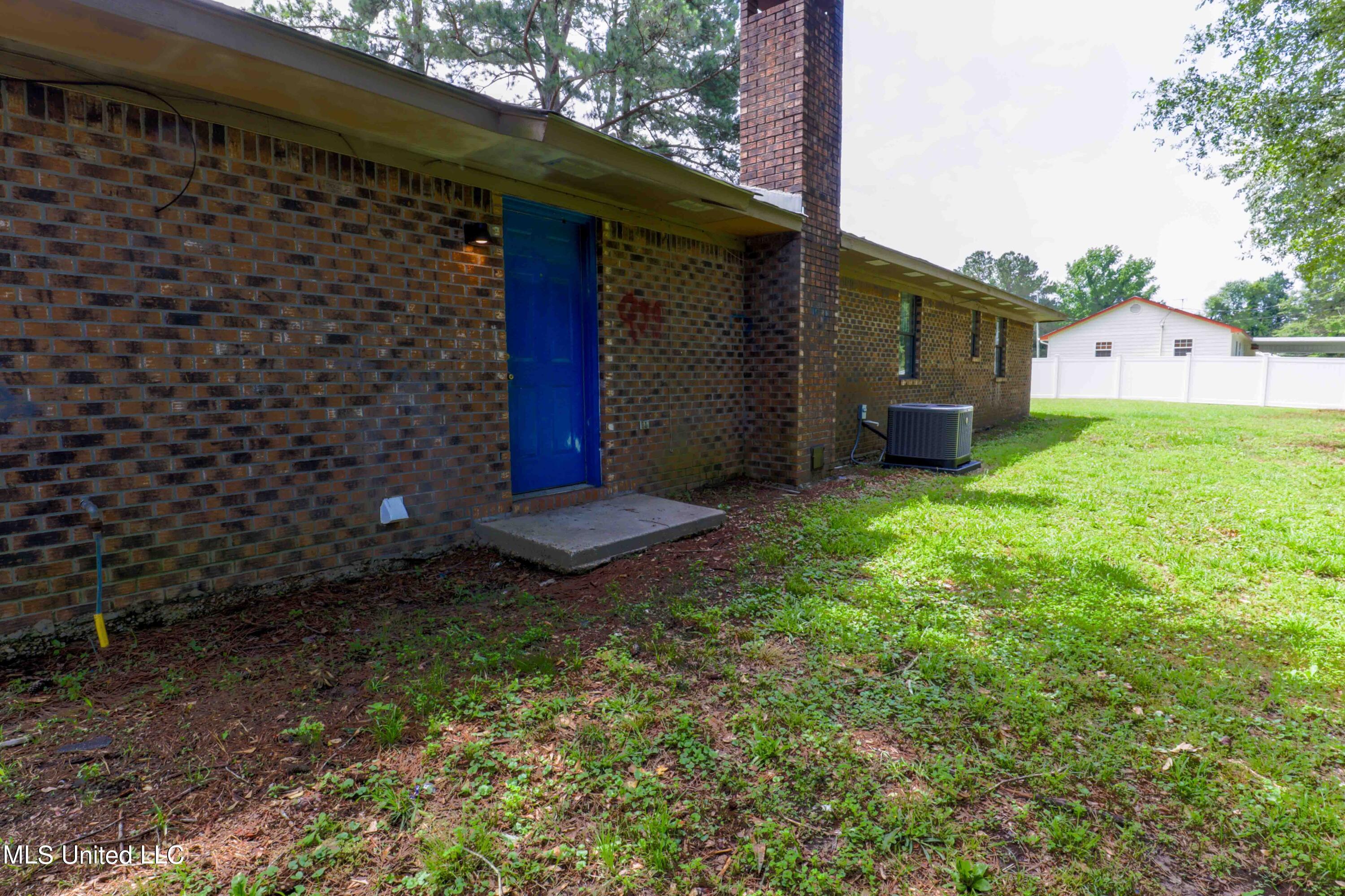 117 Dennis Knight Road Collins, MS 39428 - Photo 2 of 13 117DennisKnightRdCollins-2