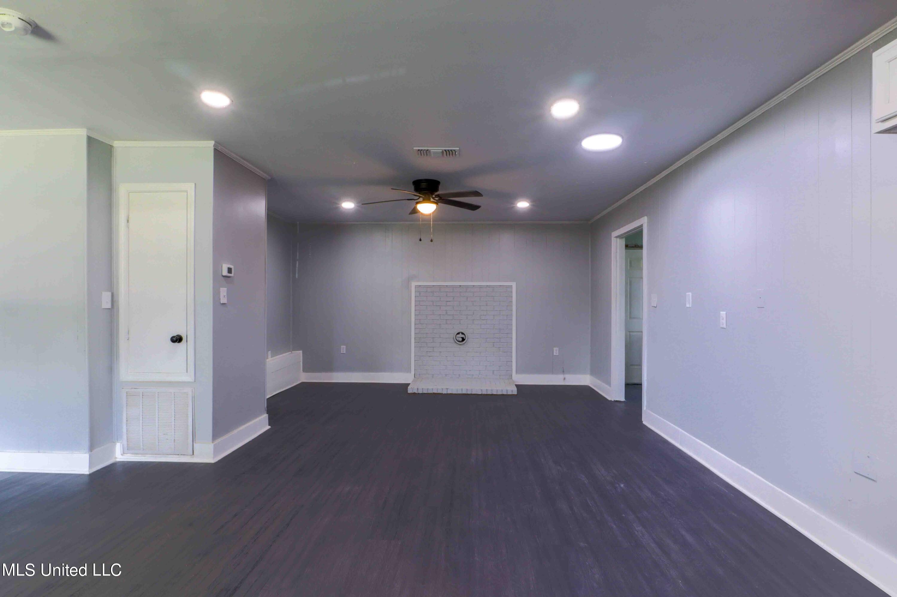 117 Dennis Knight Road Collins, MS 39428 - Photo 5 of 13 117DennisKnightRdCollins-5