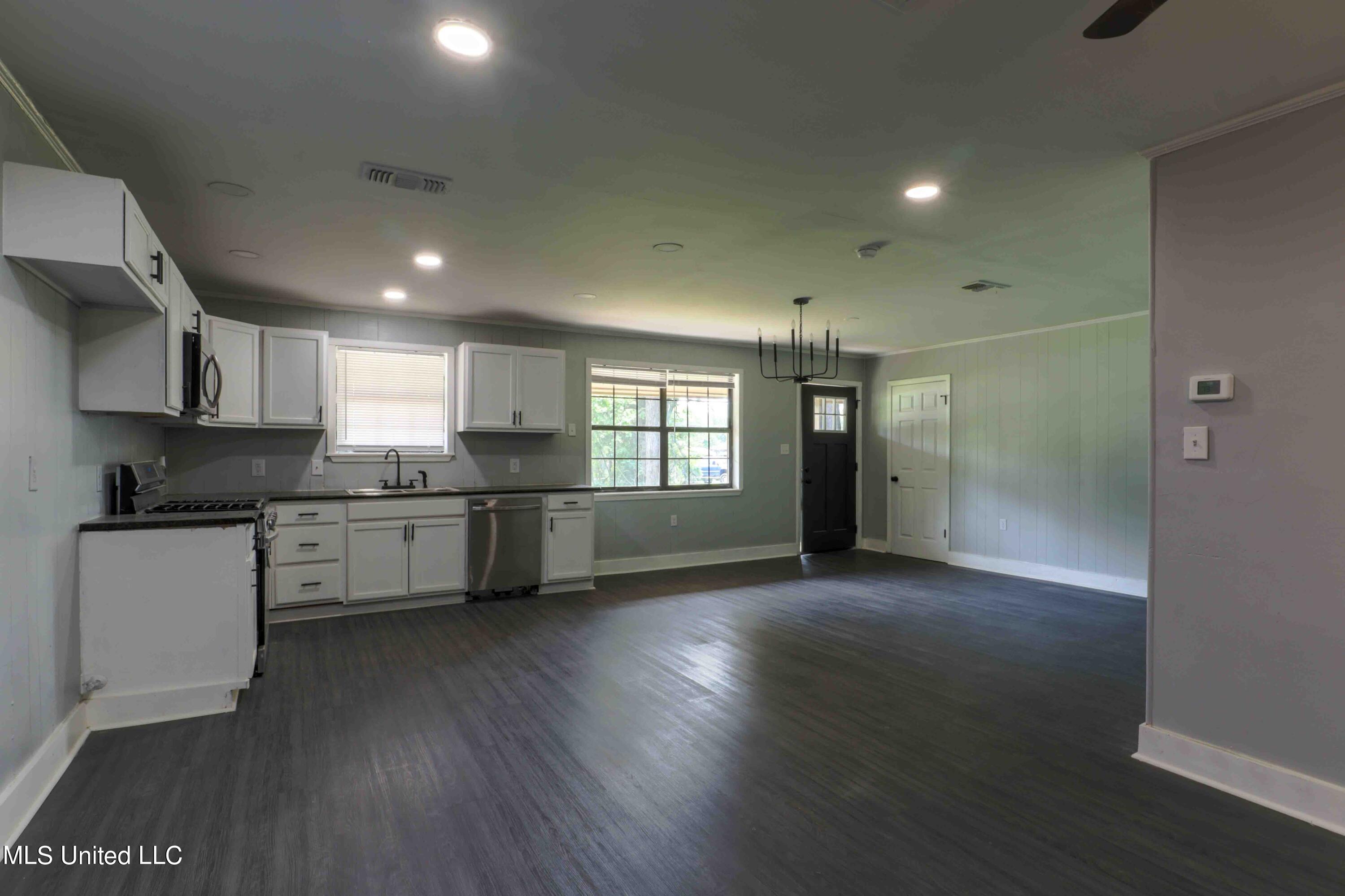 117 Dennis Knight Road Collins, MS 39428 - Photo 7 of 13 117DennisKnightRdCollins-7