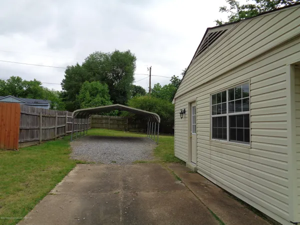 $1,195 | 1699 Whitehead Drive, Southaven, MS 38671