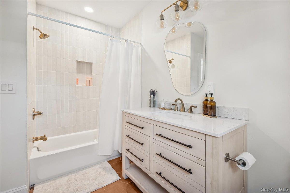 36 Atlantic Avenue Blue Point, NY 11715 - Photo 15 of 46 Shower and Tub