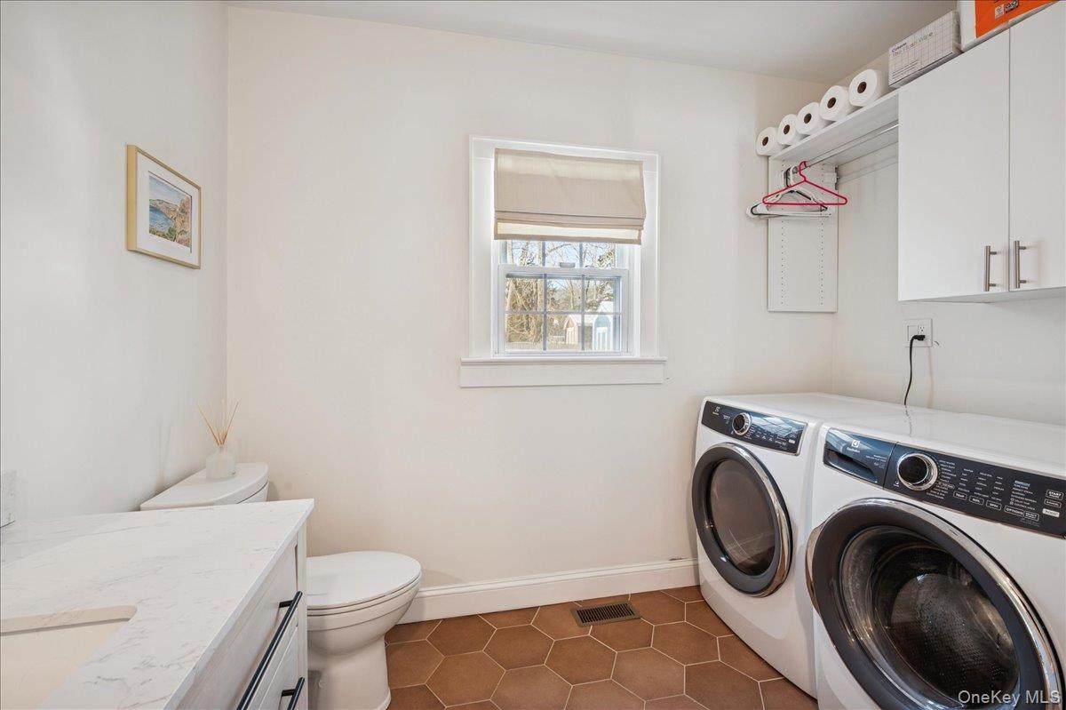 36 Atlantic Avenue Blue Point, NY 11715 - Photo 16 of 46 Spacious first floor bath with washer dryer