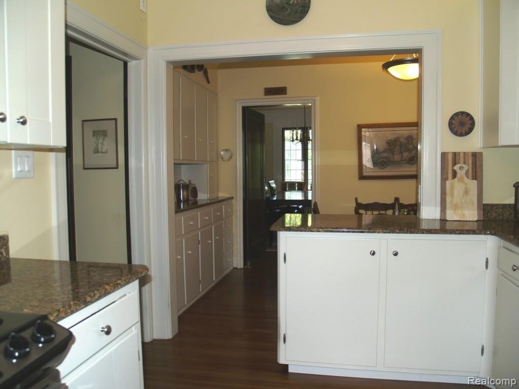 860 Barrington Road Grosse Pointe, MI 48230 - Photo 11 of 24 Kitchen to Dining Room