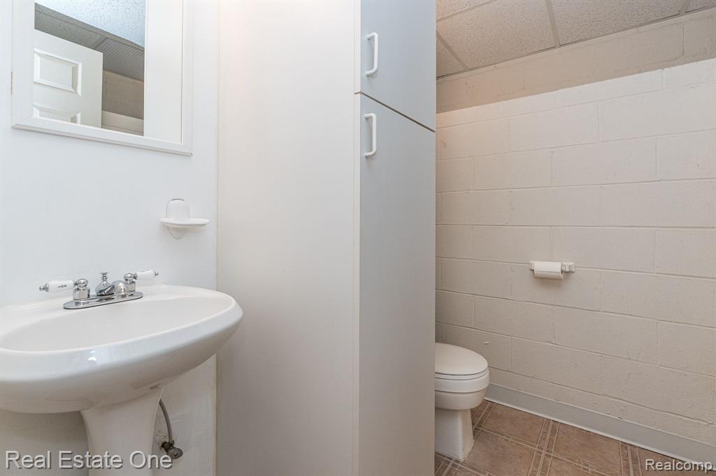 129 Texas Avenue Rochester Hills, MI 48309 - Photo 33 of 50