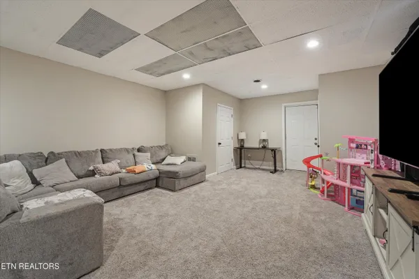 $525,000 | 514 Orchard Drive, Clinton, TN 37716