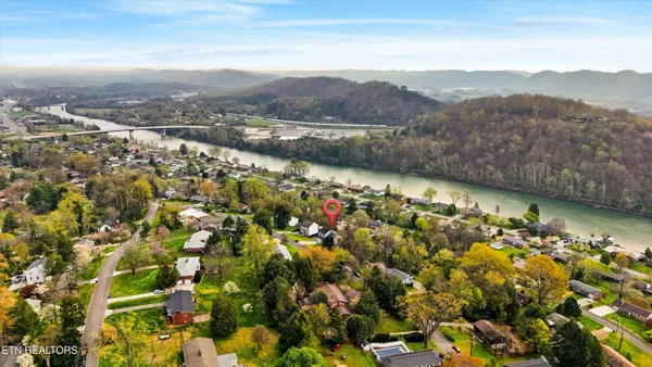 $525,000 | 514 Orchard Drive, Clinton, TN 37716